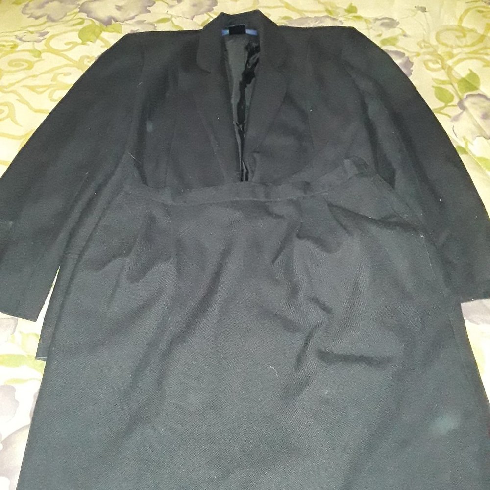 E.H.Woods womens 2 pc. jacket/skirt set size  10